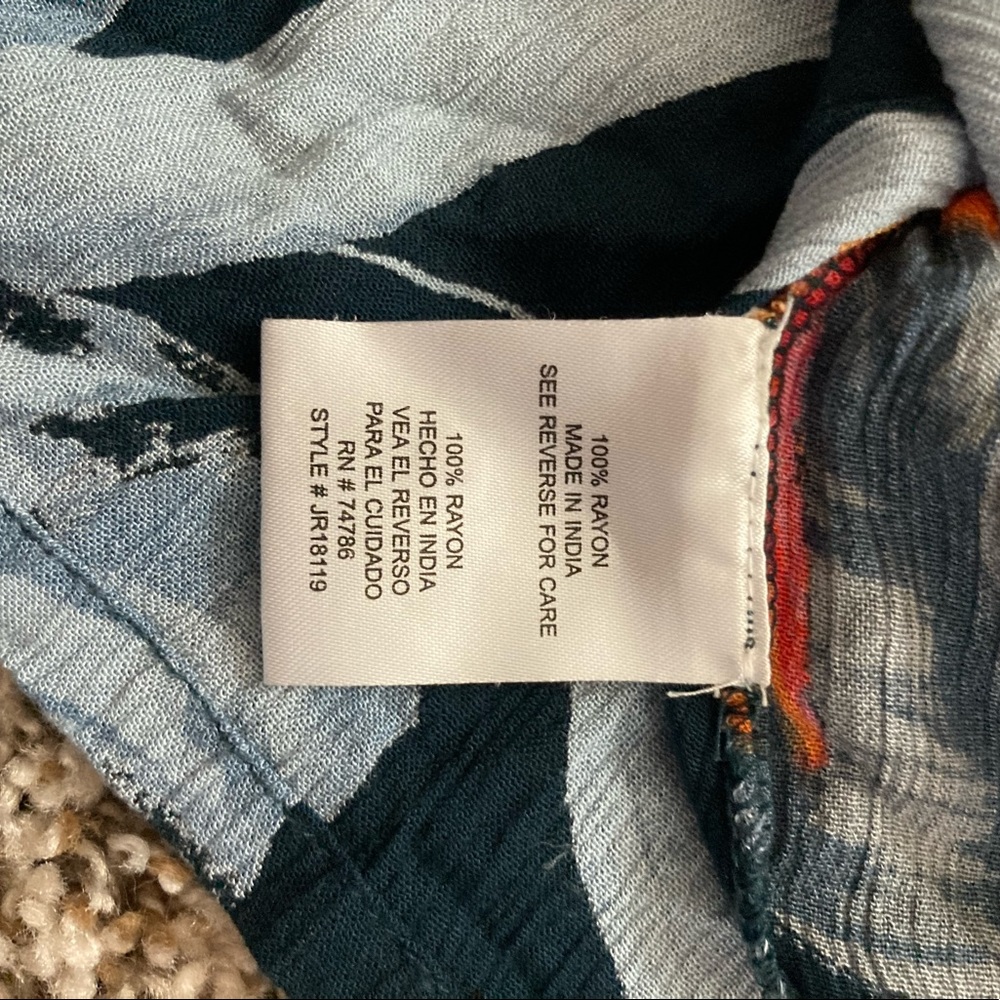 Patrons of peace floral cropped tank top. - Picture 4 of 4